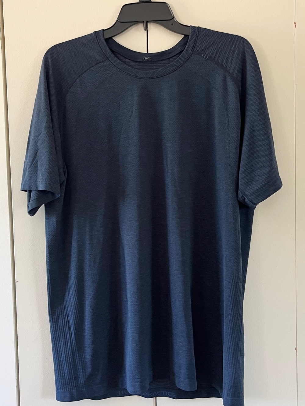 Lululemon Live in Practice Mens Short Sleeve Crew Neck Athletic T Shirt Blue XL